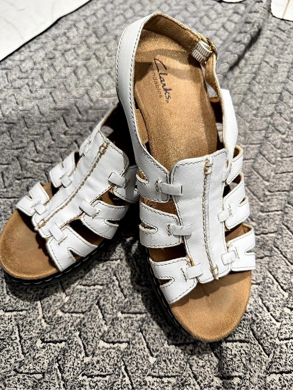 Clarks Rendellies Leather Sandals in White & Brown